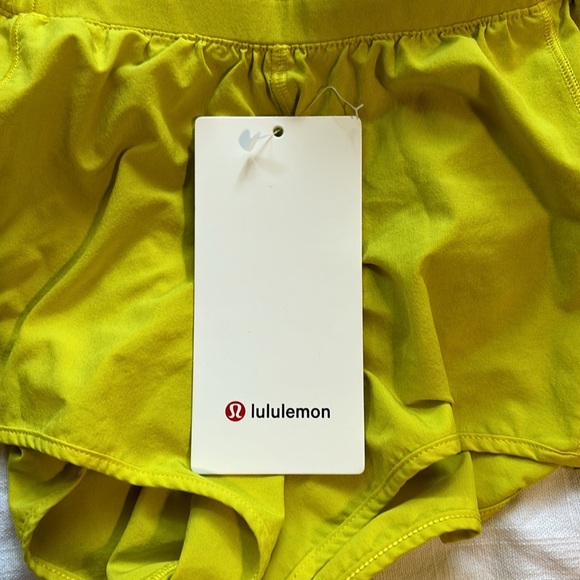 LULULEMON HOTTY HOT LR SHORT 2.5” LINED - Picture 5 of 6
